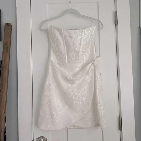 V. Chapman White Lace Wedding Dress - Picture 5 of 9